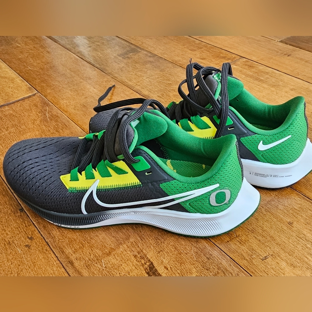 Oregon Ducks NCAA Pac 12 College football,Nike Air Zoom Pegasus 38,men size: 6